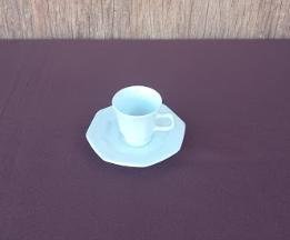 Xícaras de porcelana para café e serviço de convidados
